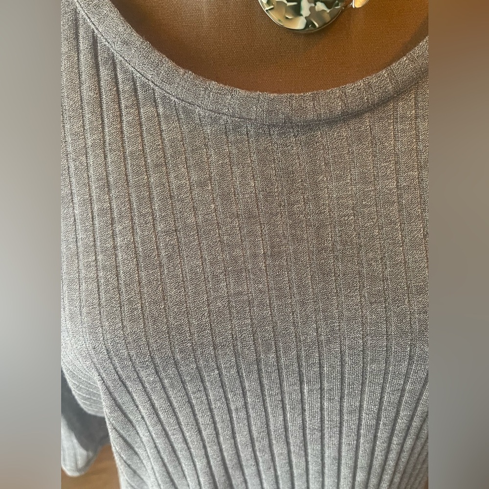 🌺(56) Ruffled-Sleeve Oversized Tunic - Picture 2 of 5